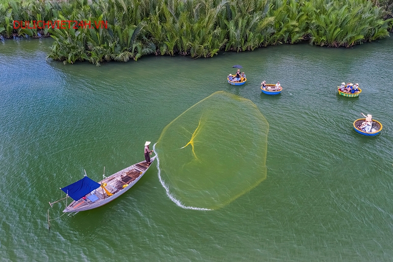 Nhịp sống thường nhật của người dân bản địa